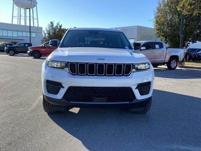 2023 Jeep Grand Cherokee Laredo 4x2