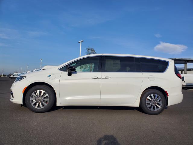 2025 Chrysler Pacifica Hybrid PACIFICA PLUG-IN HYBRID SELECT