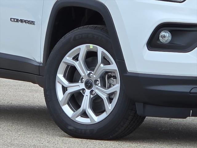 2025 Jeep Compass COMPASS LATITUDE 4X4