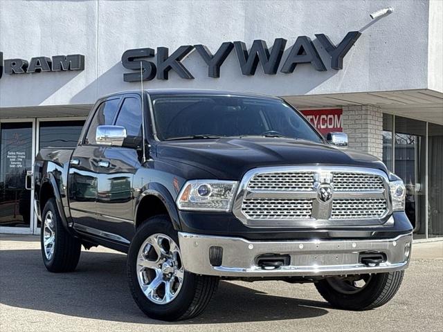 2017 RAM 1500 Laramie Crew Cab 4x4 57 Box