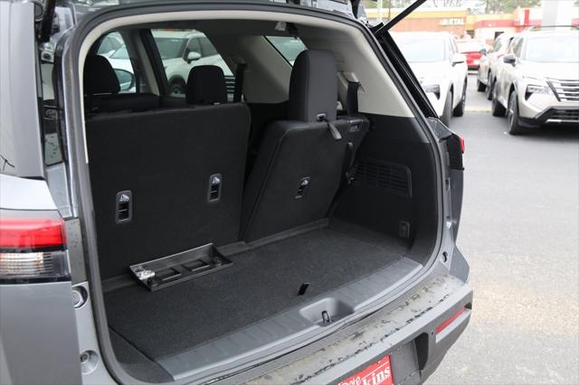 2025 Nissan Pathfinder S FWD