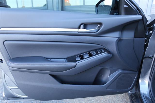2025 Nissan Altima SR FWD