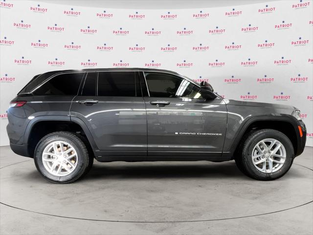 2025 Jeep Grand Cherokee GRAND CHEROKEE LAREDO X 4X4