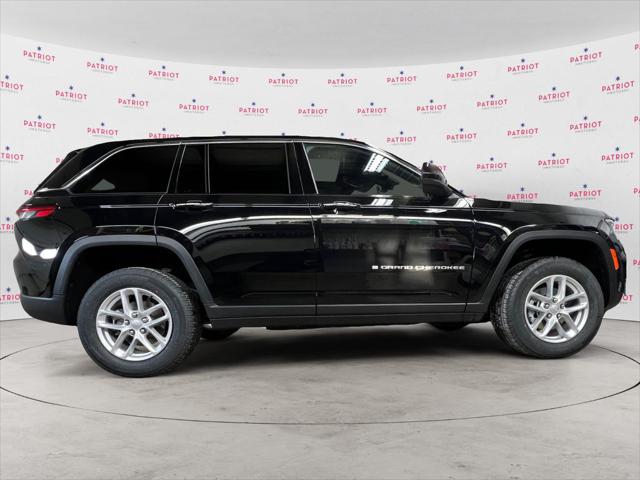 2025 Jeep Grand Cherokee GRAND CHEROKEE LAREDO X 4X4