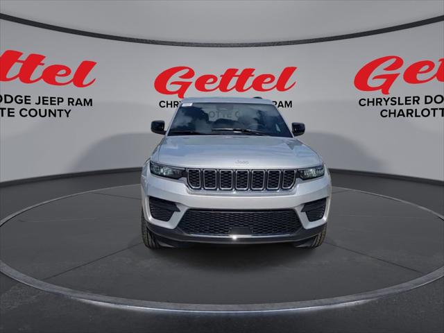 2025 Jeep Grand Cherokee GRAND CHEROKEE LAREDO 4X2