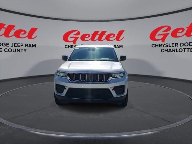 2025 Jeep Grand Cherokee GRAND CHEROKEE LAREDO 4X2