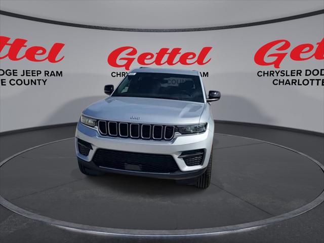 2025 Jeep Grand Cherokee GRAND CHEROKEE LAREDO 4X2