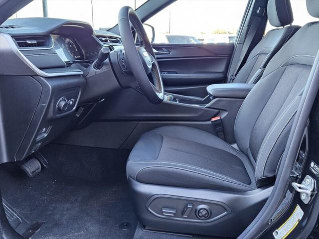 2025 Jeep Grand Cherokee GRAND CHEROKEE LAREDO X 4X2