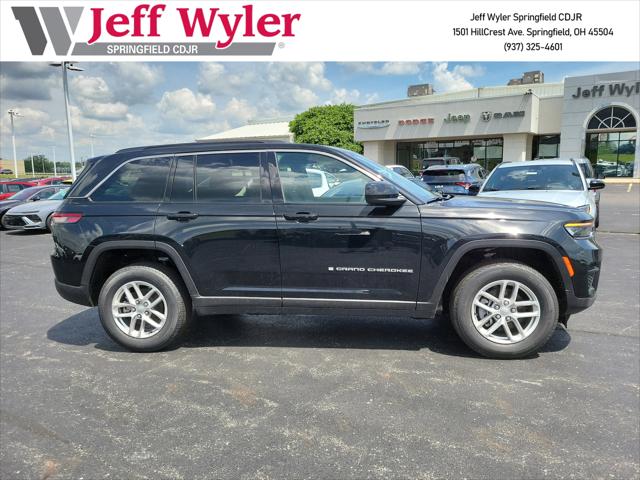 2025 Jeep Grand Cherokee GRAND CHEROKEE LAREDO X 4X4