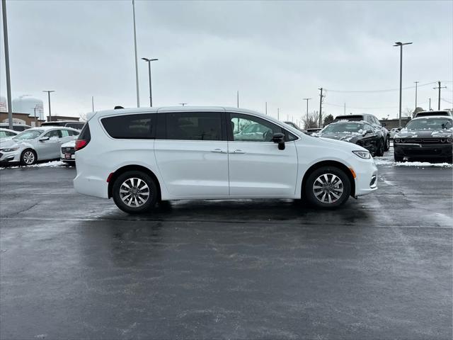 2025 Chrysler Pacifica Hybrid PACIFICA PLUG-IN HYBRID SELECT