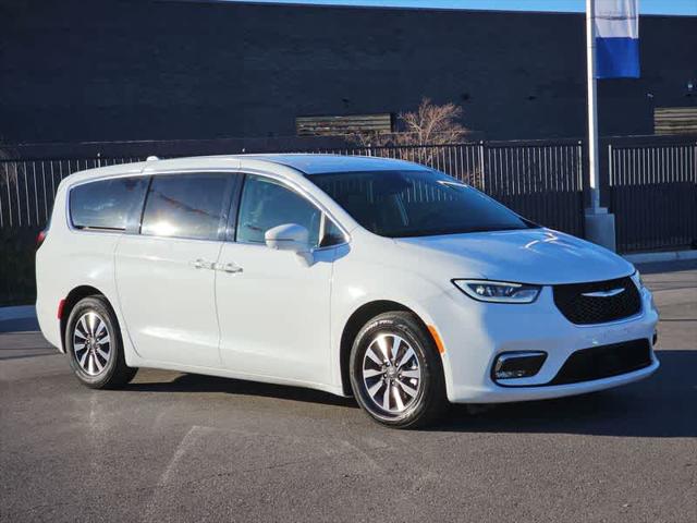 2022 Chrysler Pacifica Hybrid Touring L