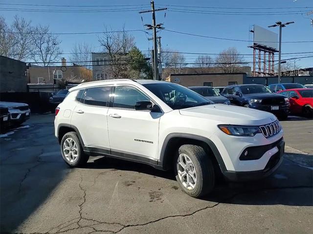 2025 Jeep Compass COMPASS LATITUDE 4X4