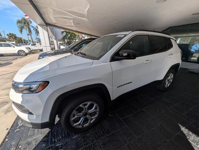 2025 Jeep Compass COMPASS LATITUDE 4X4