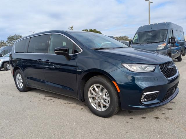2025 Chrysler Pacifica PACIFICA SELECT
