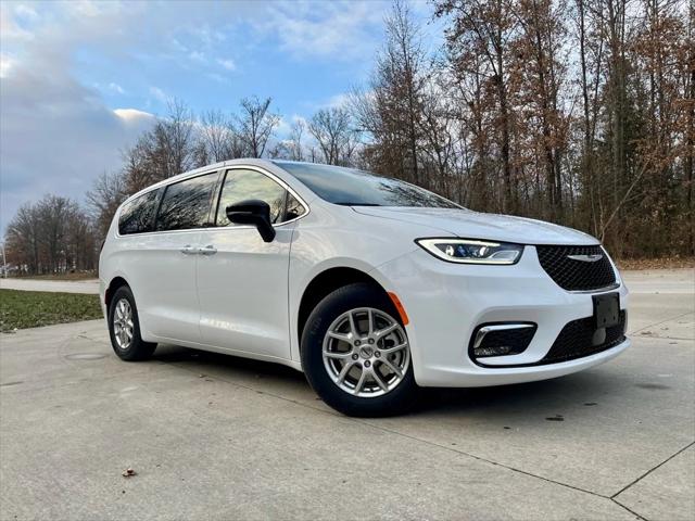 2025 Chrysler Pacifica PACIFICA SELECT