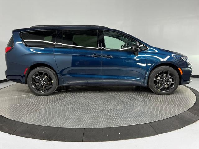 2025 Chrysler Pacifica PACIFICA LIMITED AWD