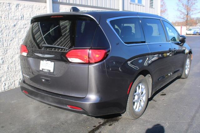 2022 Chrysler Voyager LX