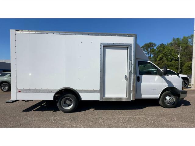 2024 Chevrolet Express Cutaway Work Van