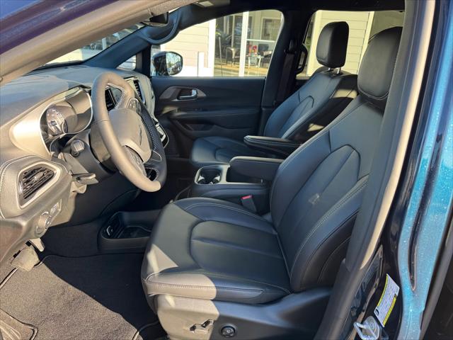 2025 Chrysler Pacifica PACIFICA SELECT