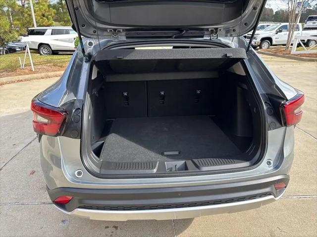 2025 Chevrolet Trax FWD LT