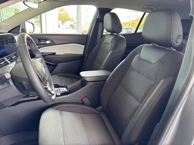 2025 Chevrolet Trax FWD LT