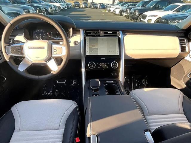 2025 Land Rover Discovery P360 Metropolitan Edition