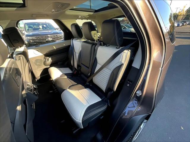 2025 Land Rover Discovery P360 Metropolitan Edition