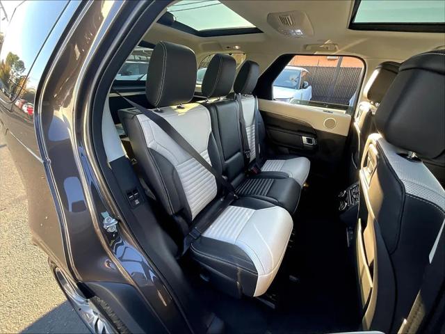 2025 Land Rover Discovery P360 Metropolitan Edition