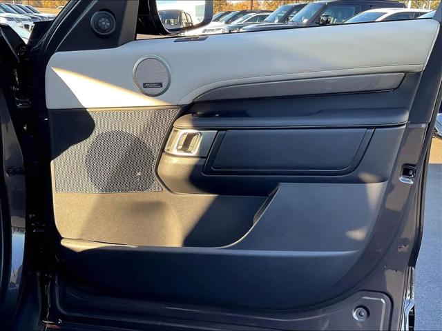 2025 Land Rover Discovery P360 Metropolitan Edition