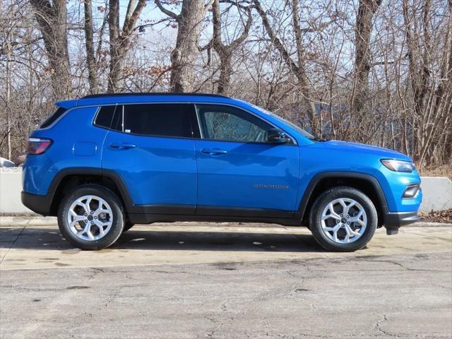 2025 Jeep Compass COMPASS LATITUDE 4X4