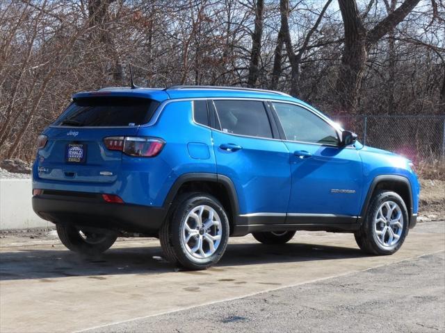 2025 Jeep Compass COMPASS LATITUDE 4X4