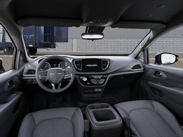2025 Chrysler Voyager LX