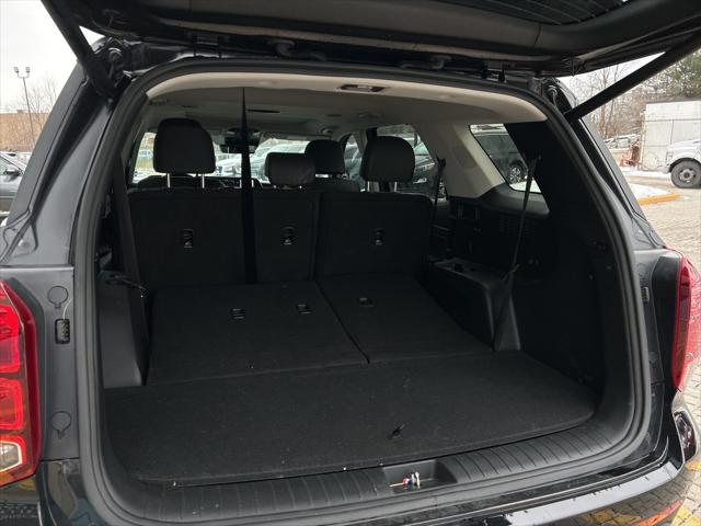 Palisade Urban 8-Passenger