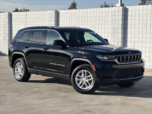 2025 Jeep Grand Cherokee GRAND CHEROKEE LAREDO X 4X4