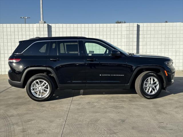 2025 Jeep Grand Cherokee GRAND CHEROKEE LAREDO X 4X4