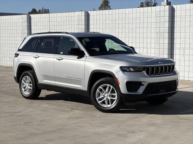 2025 Jeep Grand Cherokee GRAND CHEROKEE LAREDO X 4X4