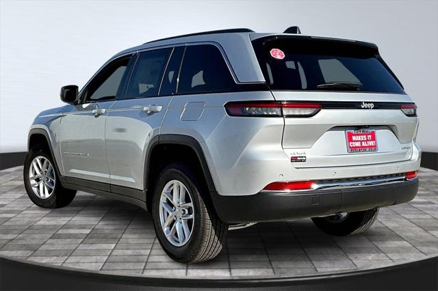 2025 Jeep Grand Cherokee GRAND CHEROKEE LAREDO X 4X4