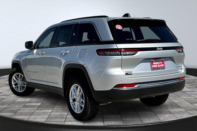 2025 Jeep Grand Cherokee GRAND CHEROKEE LAREDO X 4X4