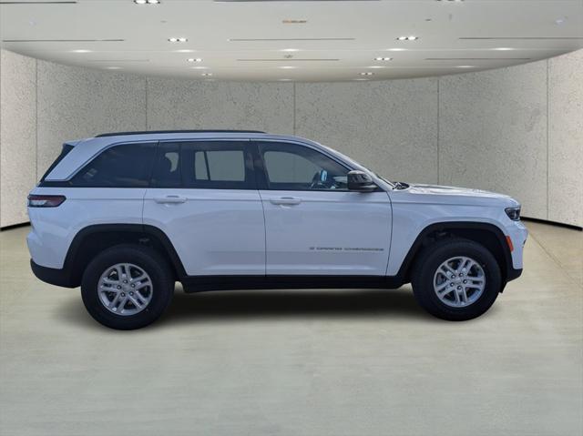 2025 Jeep Grand Cherokee GRAND CHEROKEE LAREDO 4X4