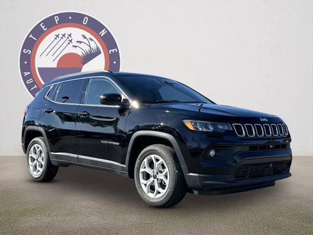 2025 Jeep Compass COMPASS LATITUDE 4X4
