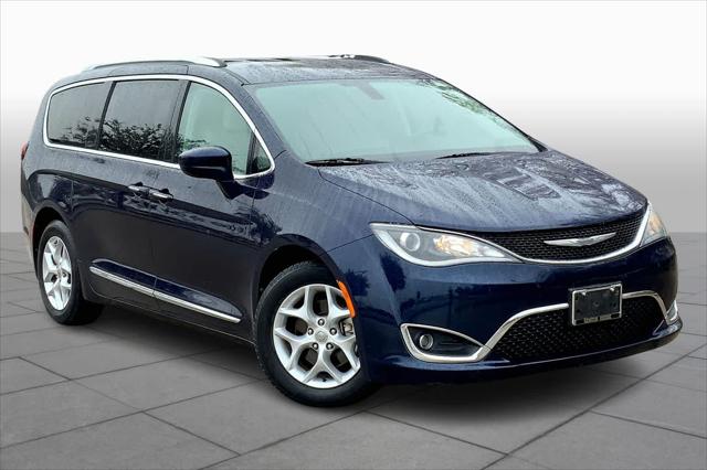 2017 Chrysler Pacifica Touring-L Plus