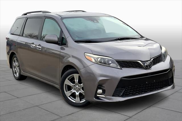 2018 Toyota Sienna SE 8 Passenger