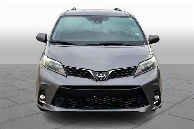 2018 Toyota Sienna SE 8 Passenger