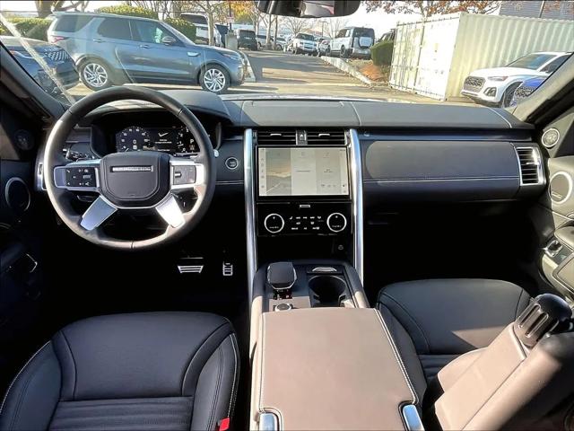 2025 Land Rover Discovery P360 Metropolitan Edition
