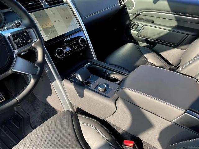 2025 Land Rover Discovery P360 Metropolitan Edition