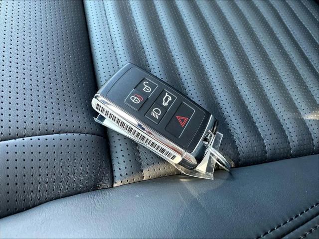 2025 Land Rover Discovery P360 Metropolitan Edition