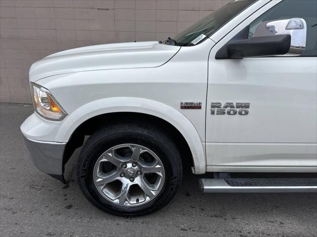 2017 RAM 1500 Laramie Crew Cab 4x4 64 Box