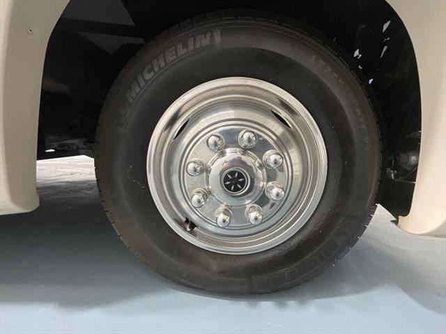 2017 Ford E-450 Stripped LIKE NEW ONLY 16,000 MILES