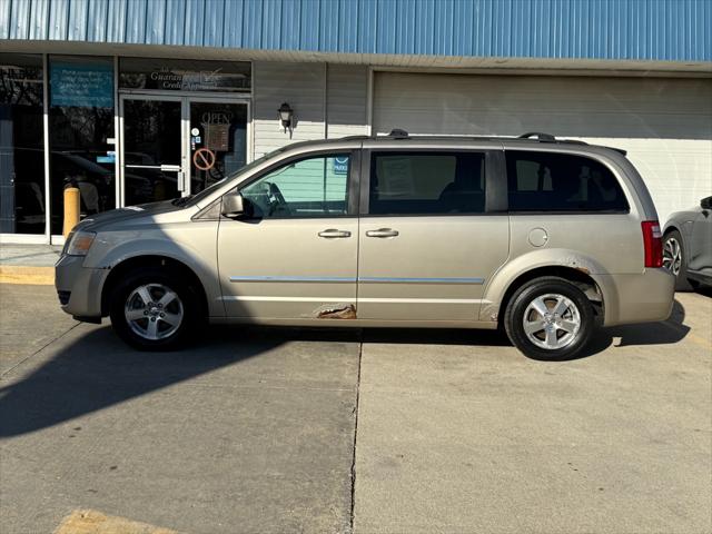 2008 Dodge Grand Caravan SXT for sale in Des Moines, IA
