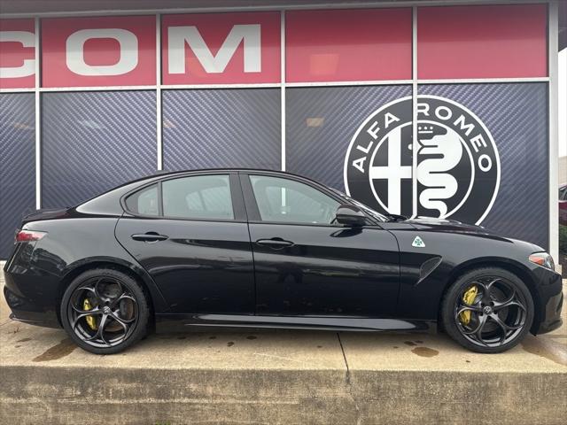 2024 Alfa Romeo Giulia GIULIA QUADRIFOGLIO CARBON RWD 2024 Alfa Romeo Giulia GIULIA QUADRIFOGLIO CARBON RWD